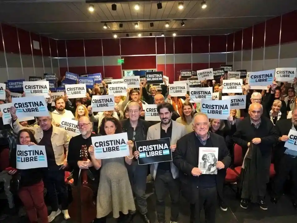 Los asistentes en la presentación del libro sobre el balcón de Cristina Kirchner.