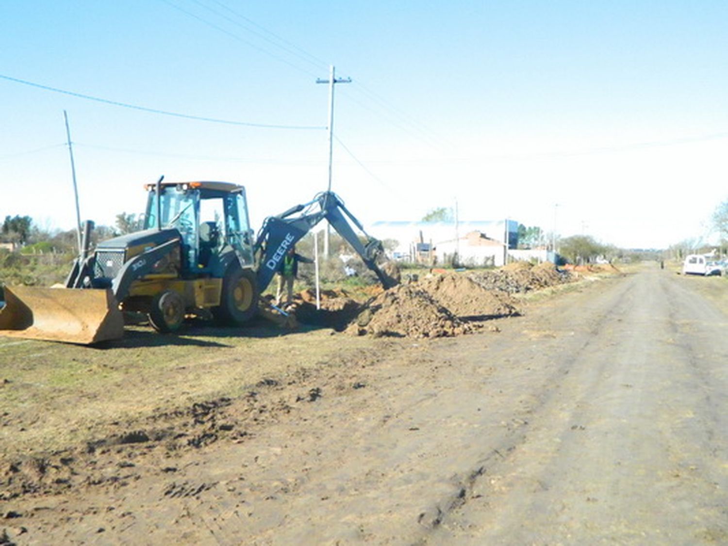 Comenzaron las obras de red de agua y cloaca en Boulevard Martínez y Furquez