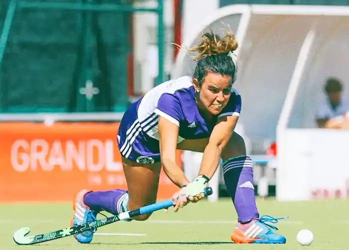 Arista comenzó una nueva experiencia en el hockey francés