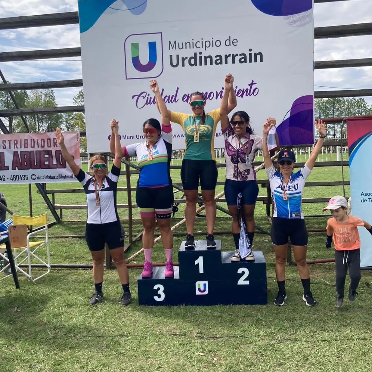 El entrerriano de Rutal Bike que organiza la Asociación Entrerriana de Ciclismo de Montaña (AECM) tuvo en la ciudad de Urdinarrain su primera fecha con la participación de gualeguayenses, los que tuvieron mu buena labor. En la gráfica vemos a la pedalista de Urquiza Mariana Magallán en lo más alto del podio tras imponerse en la Categoría Damas B1.