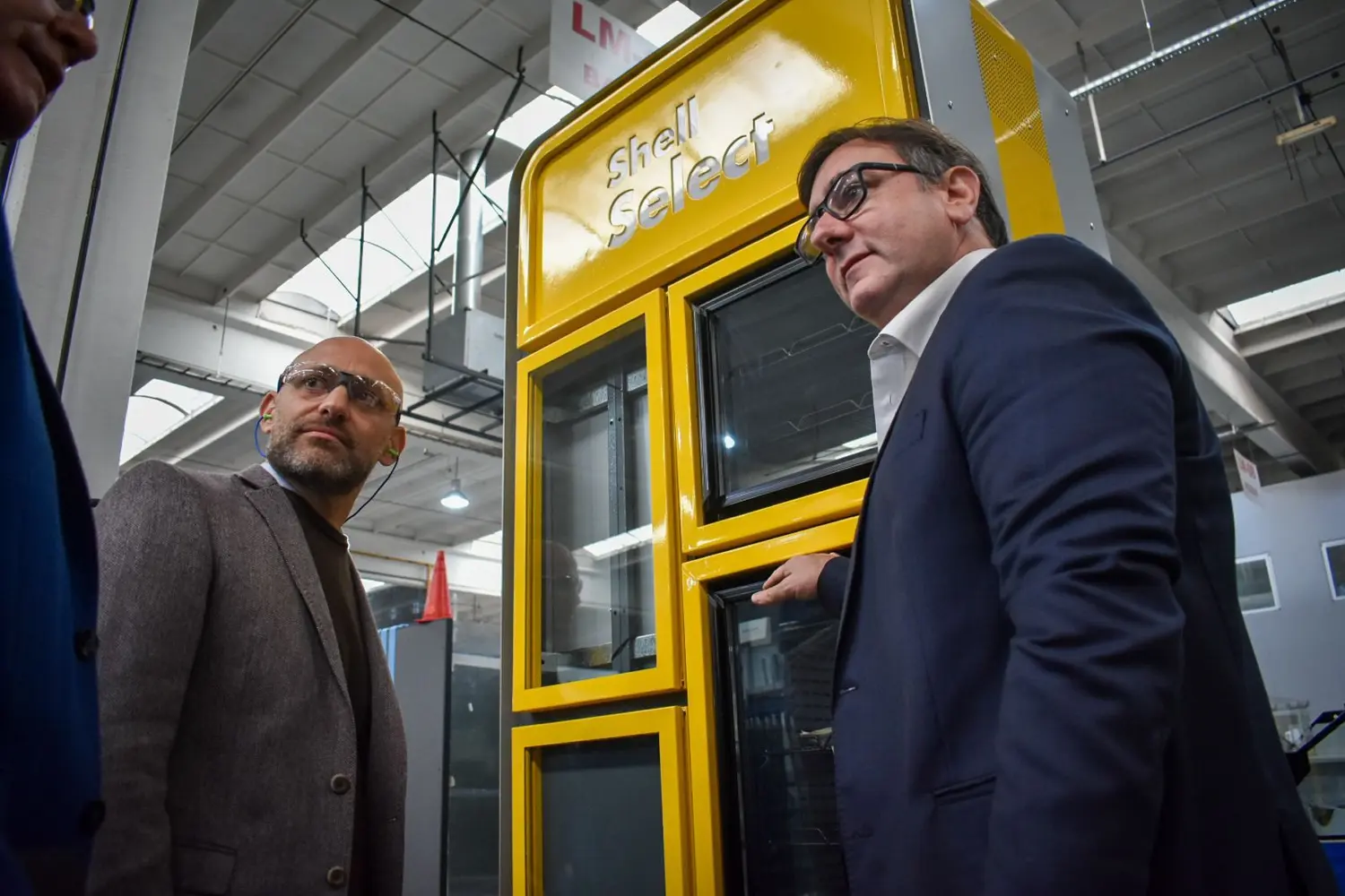 El ministro de Desarrollo Productivo, Gustavo Puccini, visitó la planta de Arneg Argentina S.A.dedicada a fabricación de equipos de frío