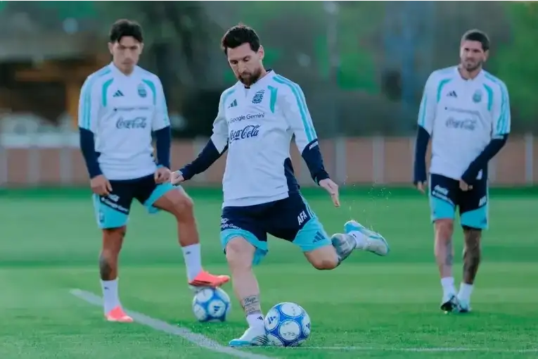 Despedida de Messi: Scaloni arma un equipo con sabor a Qatar y el gualeyo Lisandro Martínez quedaría en el banco