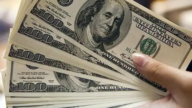 La compra de dólares para ahorro también tendrá el impuesto de 30%
