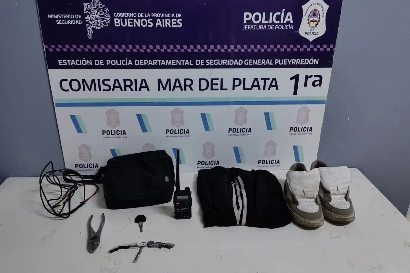 También se procedió al secuestro de distintos elementos de interés para la causa.