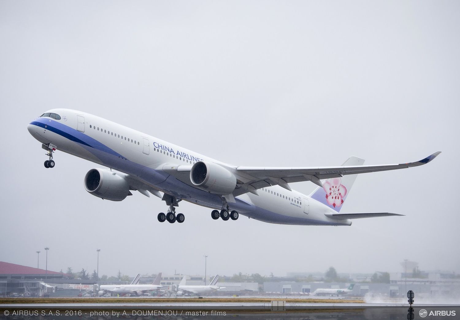 El primer A350XWB para China Airlines realizó su primer vuelo