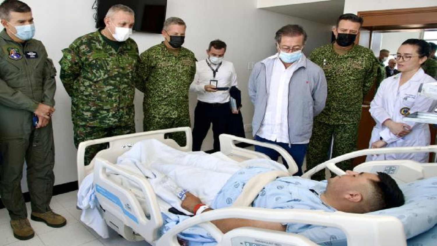 MUEREN 2 SOLDADOS tras ataque a la base militar en Arauca: gobierno de Petro suspende  diálogo con el ELN