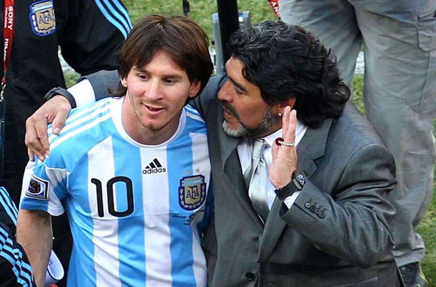 Messi: “Me encanta que Maradona esté en el fútbol argentino, donde tiene que estar”