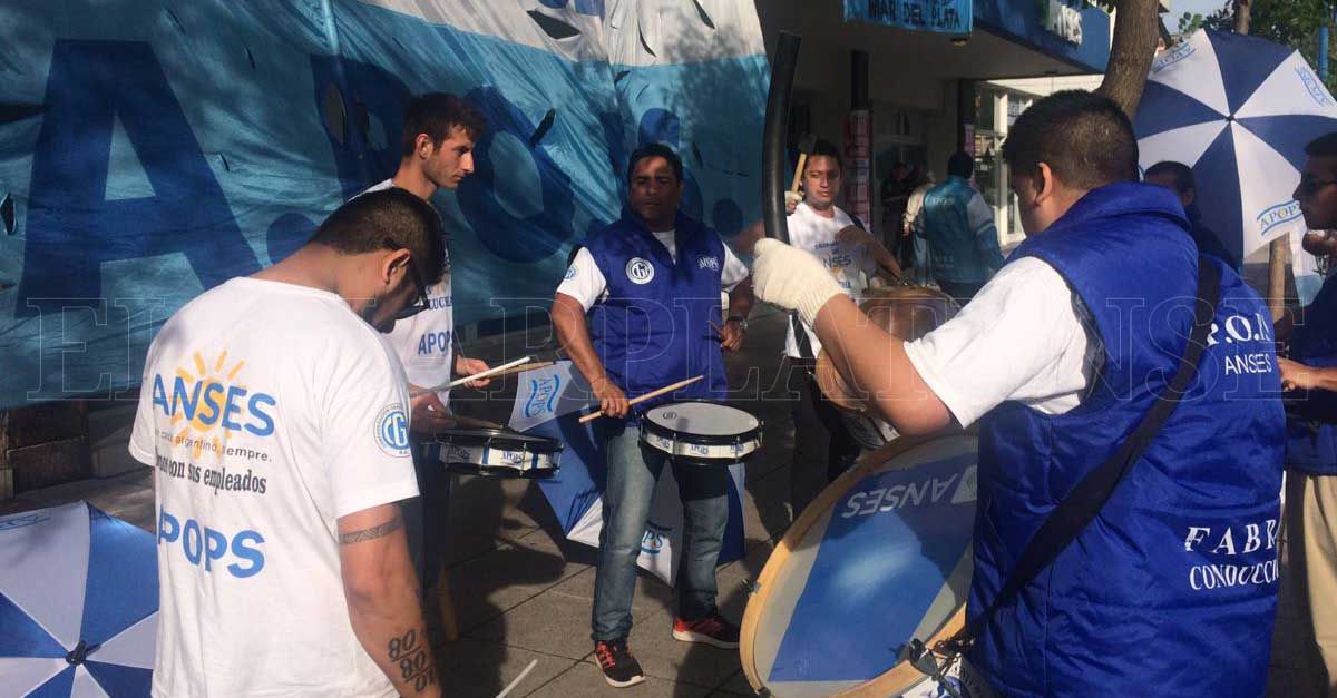 Anses: trabajadores se movilizan y nacionalizan el conflicto