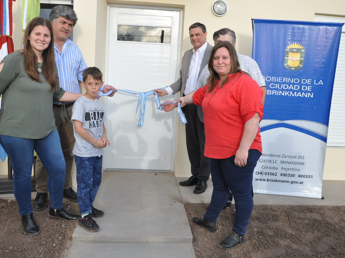 Nueva familia brinkmanense con casa propia y ya son 73  