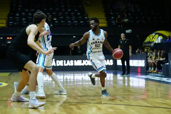 Peñarol aprovechó el mal momento de Obras y logró un gran triunfo