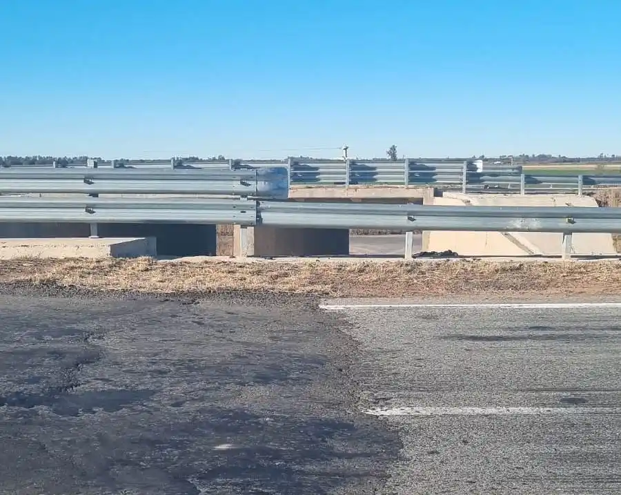 Notable deterioro de la autopista 19, a la altura de El Tío.