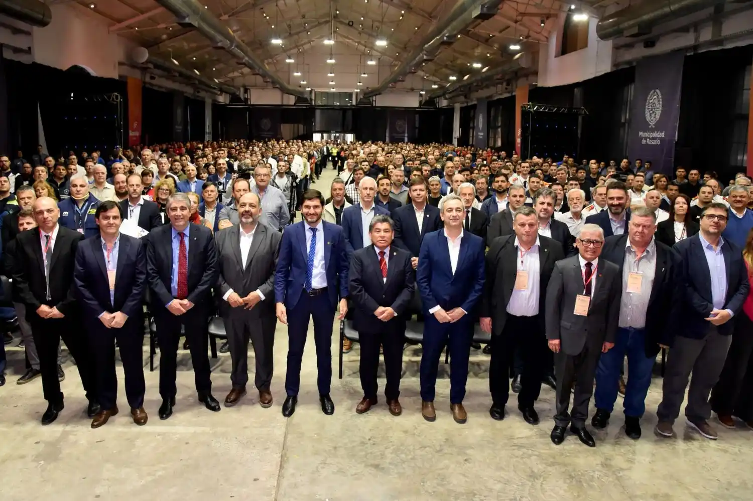 El gobernador junto a quienes participaron de la jornada.