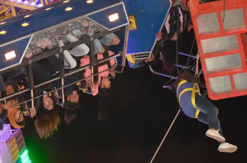 Parque del terror: un juego sufrió un desperfecto y 36 personas quedaron colgadas cuatro horas