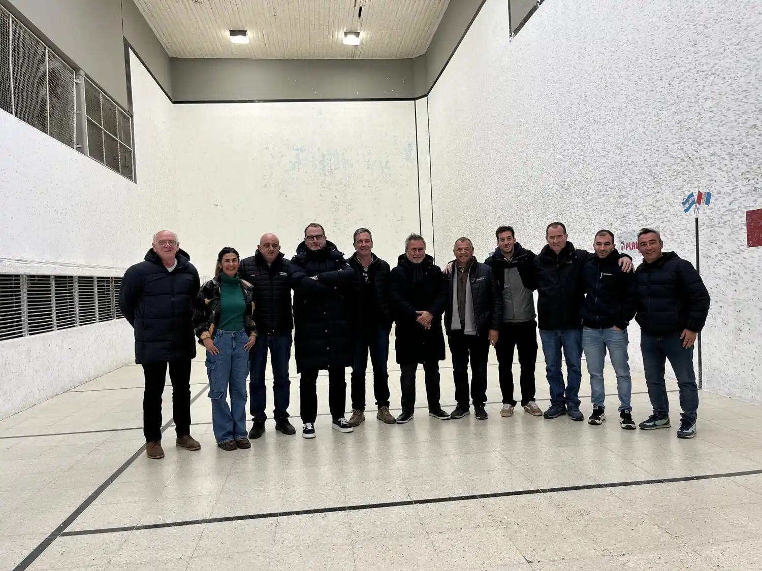 Los organizadores en el Trinquete del Jockey Club.