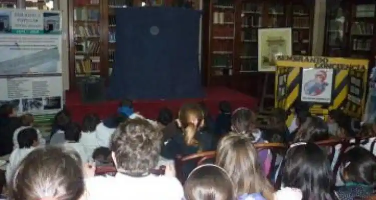 La bibliomóvil en San Pedro