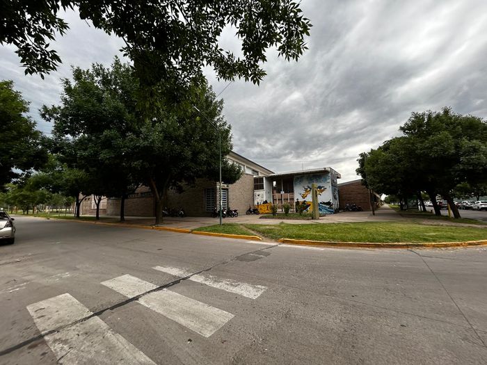 Robo y daños en la Escuela Técnica Malvinas Argentinas: se llevaron computadoras y suspendieron los talleres - 5