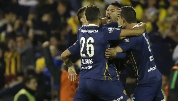 Un golazo, mucha entrega y algún susto: así ganó Central