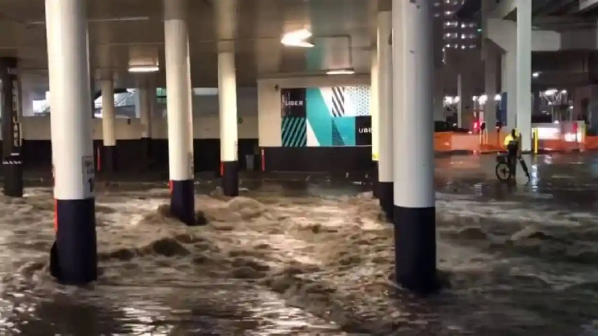 ¡NO SOLO LLUEVE DINERO! Las Vegas quedó inundada por torrencial aguacero