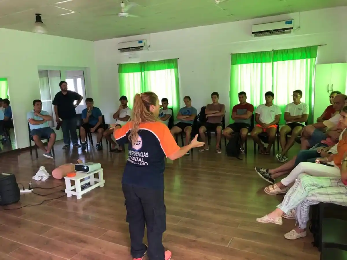 El Hospital Centenario realizó una capacitación sobre RCP y primeros auxilios en Larroque