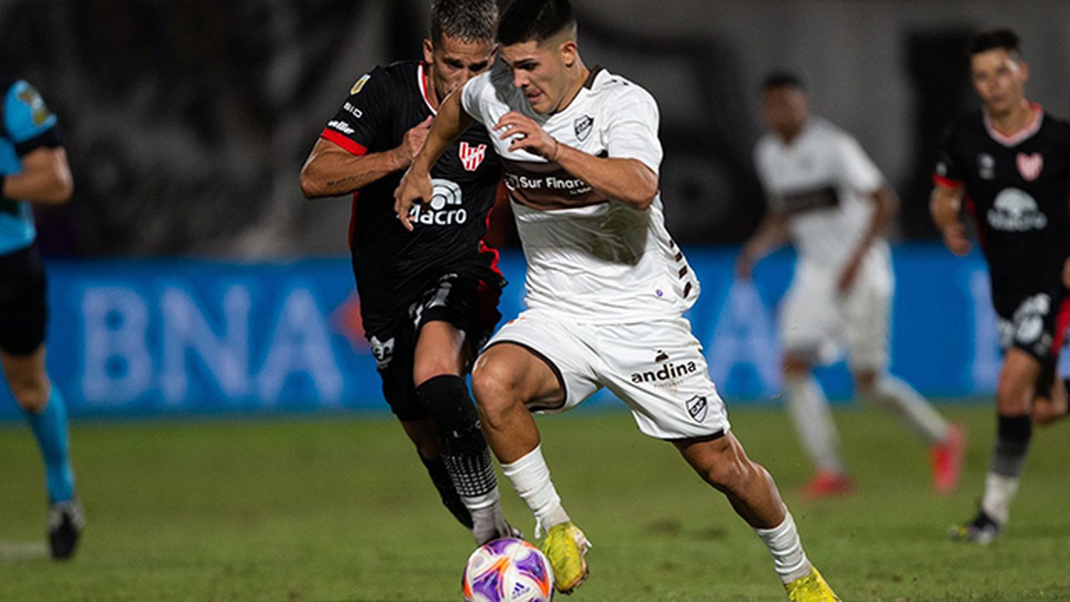 Vicente Taborda, Platense venció sobre el final y se acomodó en la tabla