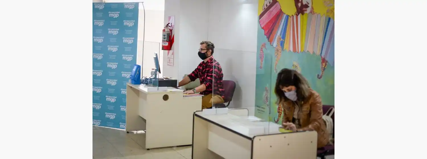 El dispositivo de Discapacidad ubicado en el hall municipal recibe más de 100 consultas semanales