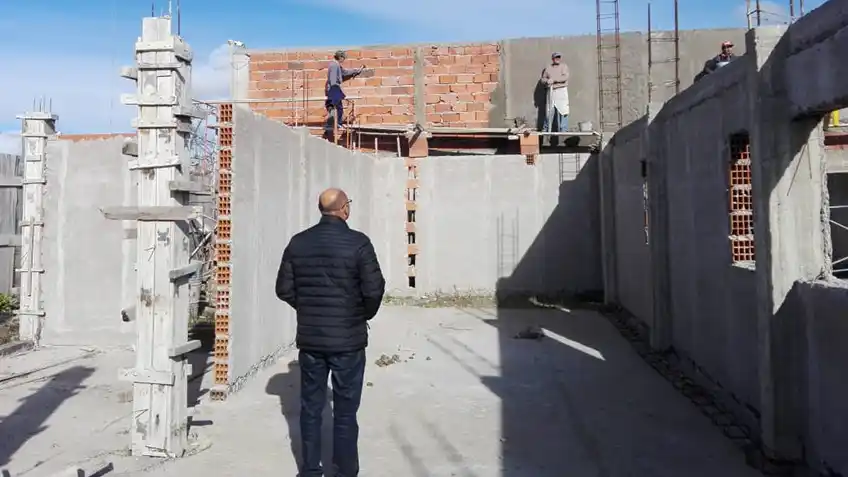 Reino visitó la obra del Centro de Rehabilitación