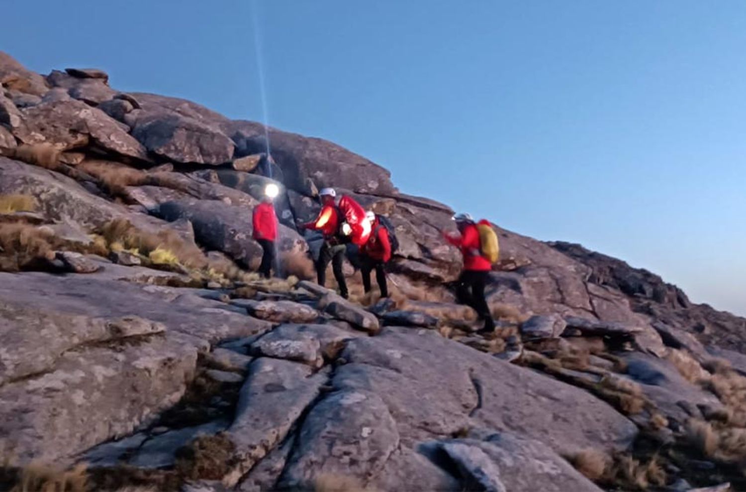 Un grupo de estudiantes rosarinos quedó varado en el cerro Champaquí con otro contingente