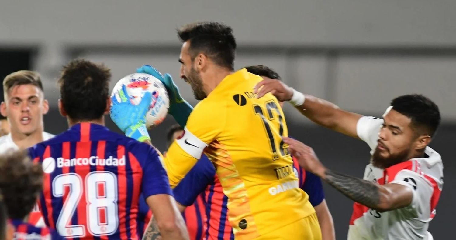 San Lorenzo fue pura eficacia y tuvo a Torrico para vencer a River