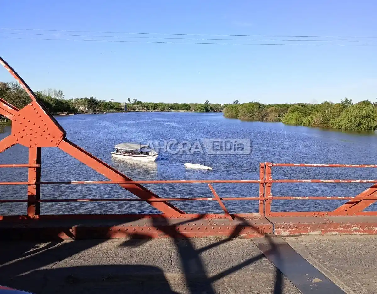 Iban en lancha por el río Gualeguaychú y sufrieron un accidente: tuvieron que ser rescatados de urgencia