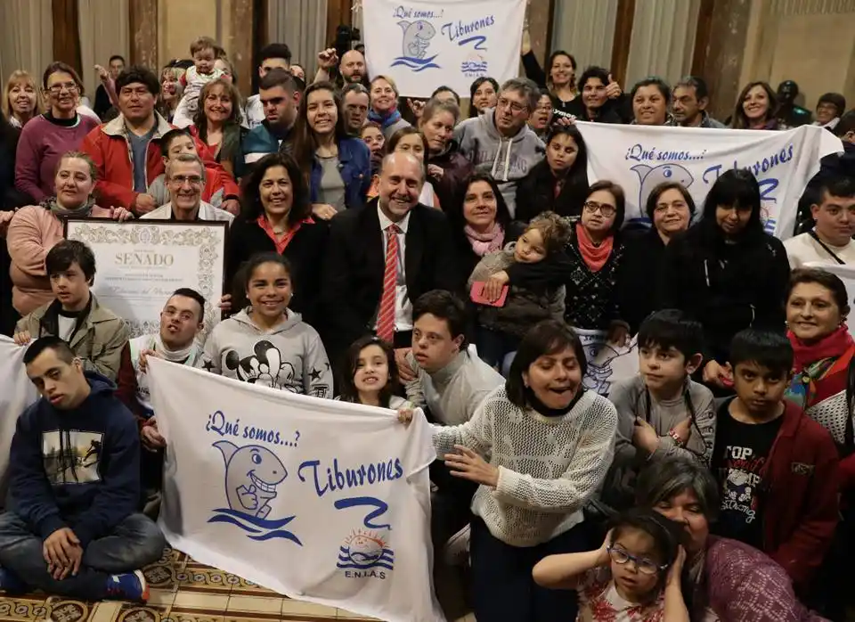 Los “Tiburones del Paraná” fueron distinguidos en el Senado Nacional