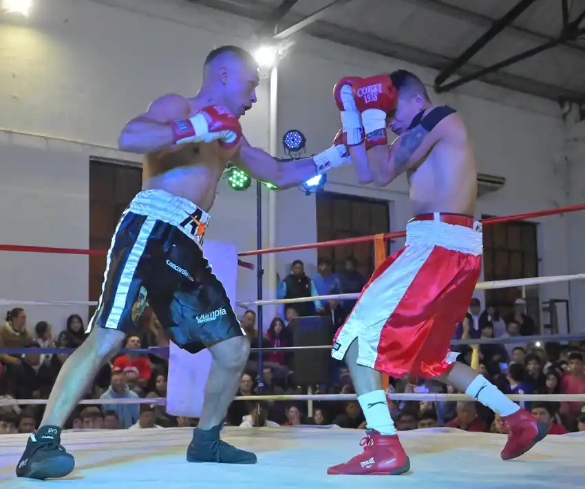 Con un Gimnasio Municipal colmado se realizó otro gran festival del boxeo 