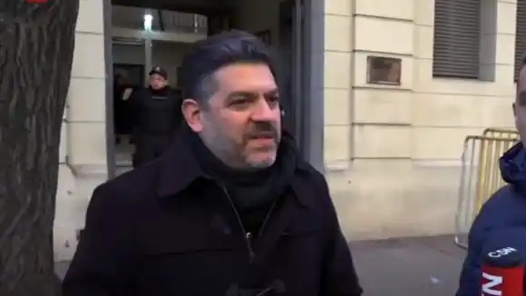 Carlos Bianco inauguró la jornada electoral en La Plata: "Las expectativas son que todo transcurra con tranquilidad"