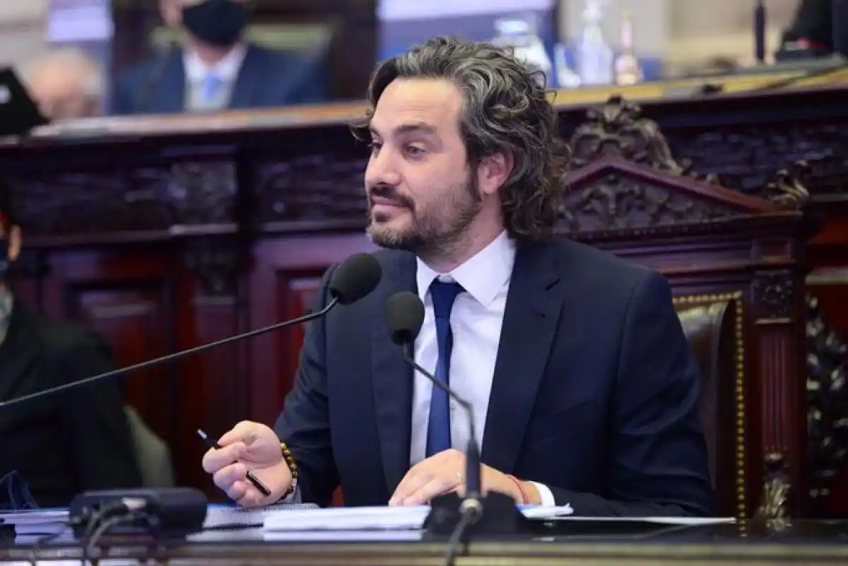 Cafiero no la pasó bien en Diputados: "Desde no conoce la Constitución" hasta "su abuelito fue ministro de la Triple A"