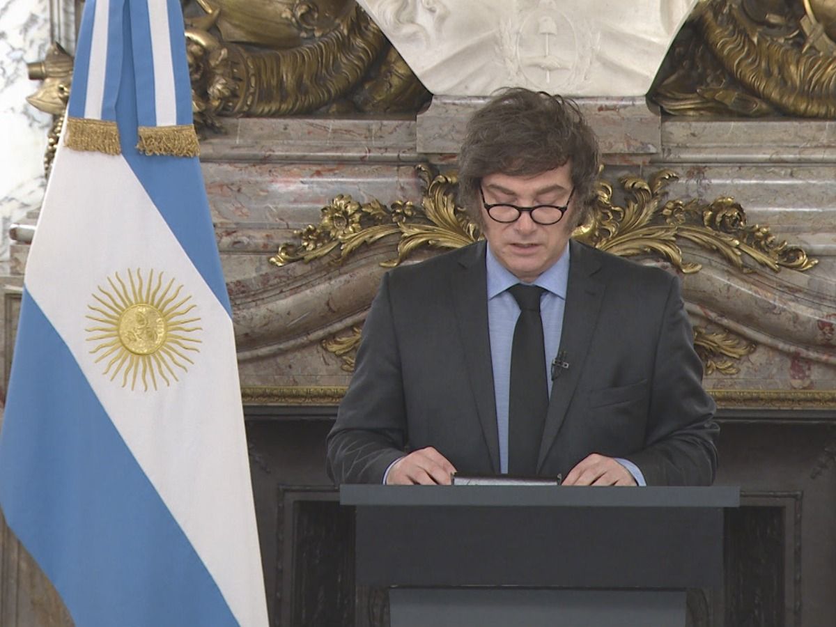 El espejismo del “rumbo correcto”: ajuste, señales tardías y promesas de papel
