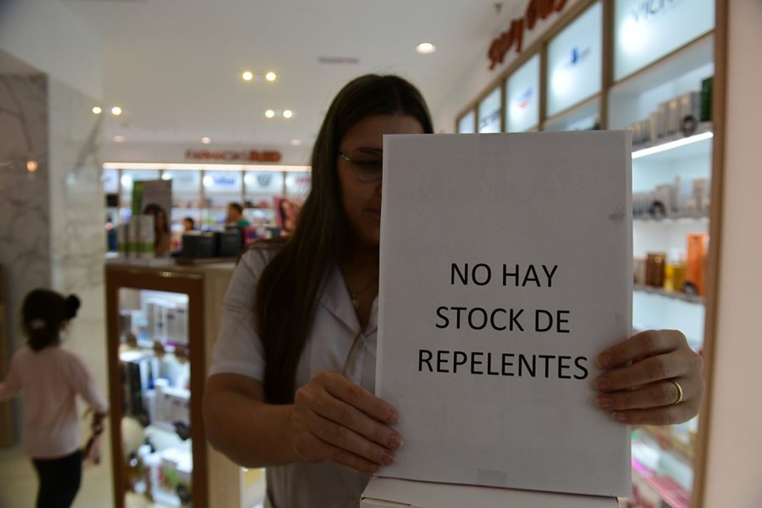 Casi no se consiguen repelentes ni espirales en Rafaela y ante la suba de contagios de dengue, piden extremar prevención