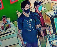 Robaron en un local gastronómico céntrico y quedaron registrados en las cámaras de seguridad