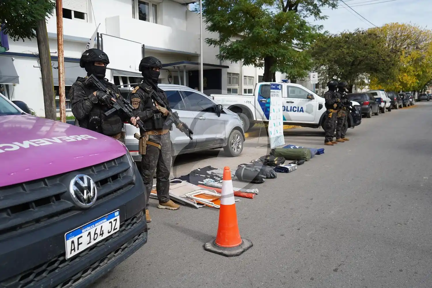 Allanamientos, aprehensión y secuestro de una camioneta vinculada a varios robos a turistas