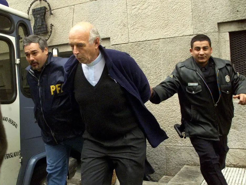 El Servicio Penitenciario apoyó el pedido de salida de Von Wernich, el cura que participó en la dictadura