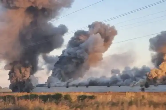 Feroz incendio en un depósito de pollos en Gálvez