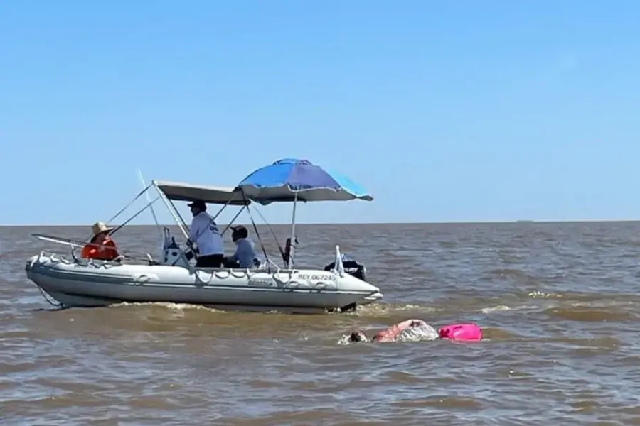 Un médico uruguayo murió mientras cruzaba a nado el Río de la Plata