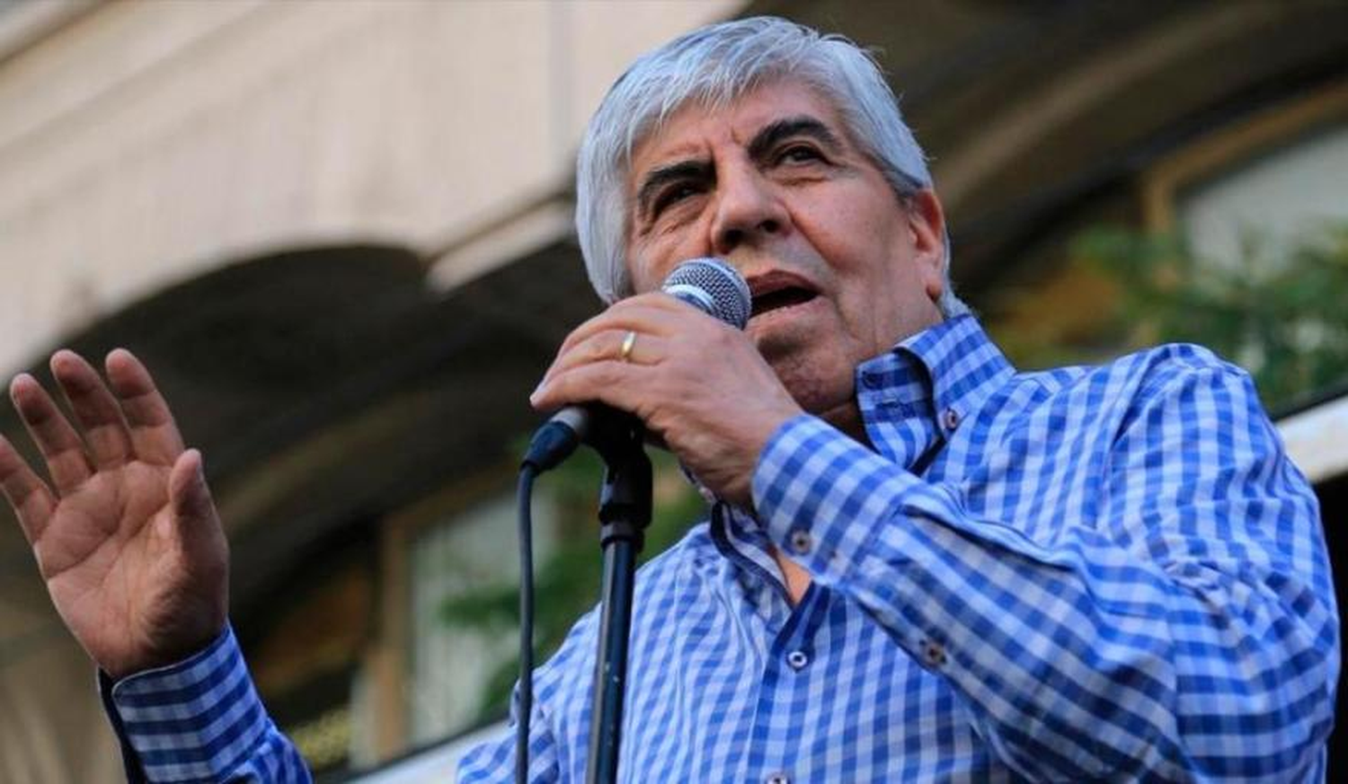 Hugo Moyano amenazó con un paro de camioneros la próxima semana