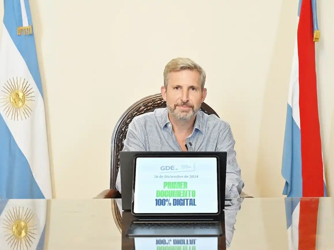 Frigerio firmó el primer expediente cien por ciento digital de Entre Ríos
