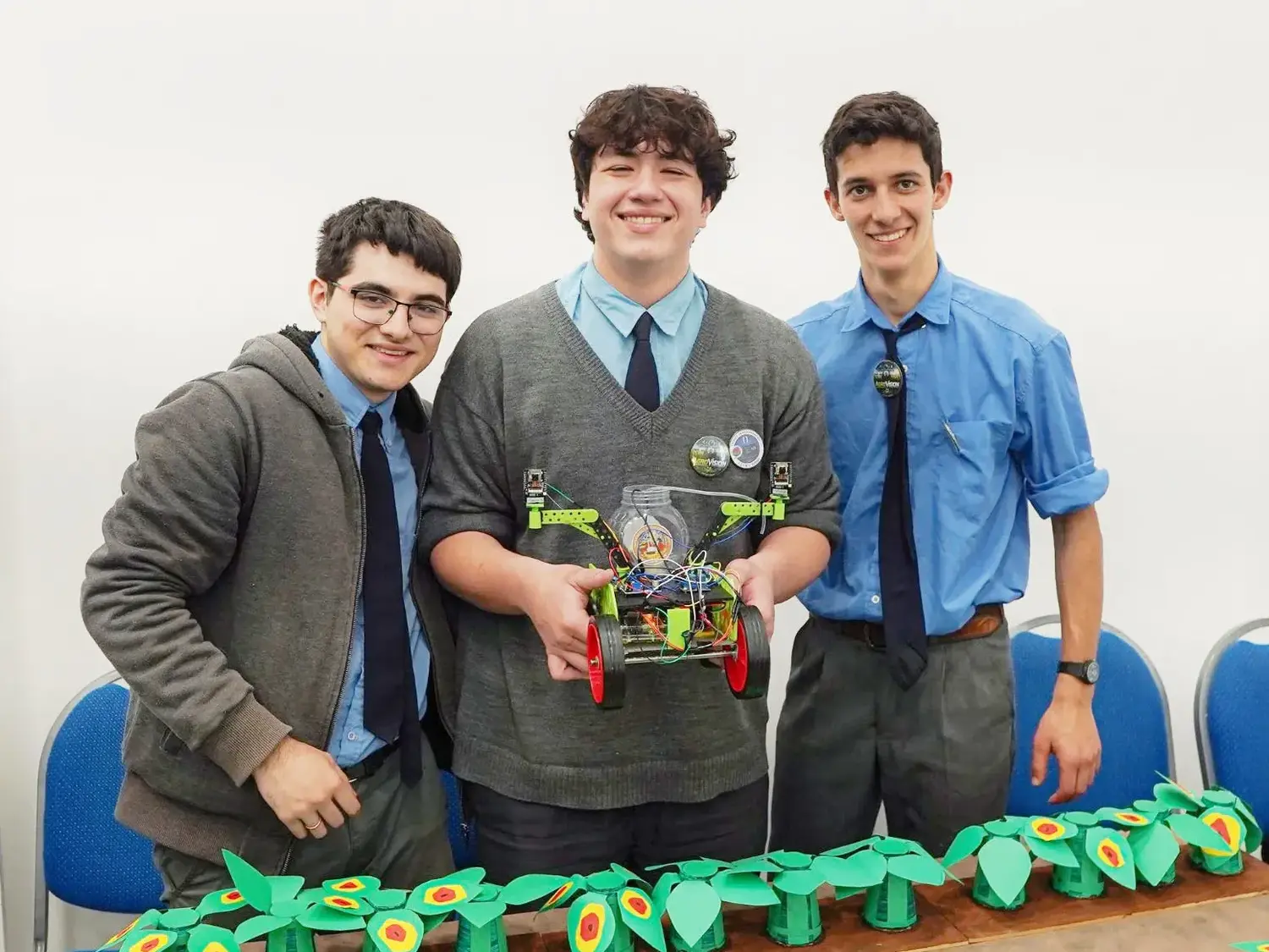 Estudiantes de escuela técnica presentaron un proyecto de robótica con inteligencia artificial