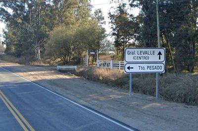Córdoba: un joven bajó del colectivo, quiso cruzar la ruta y murió tras ser atropellado