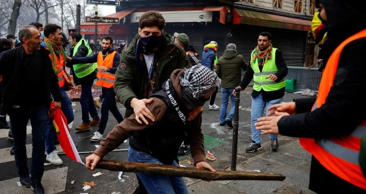 Otra jornada de furia en Francia por la reforma jubilatoria: centenares de detenidos