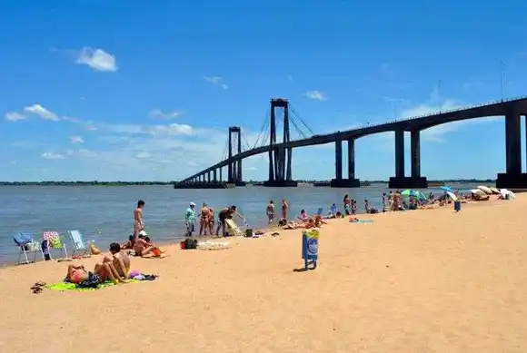 En Corrientes rechazan la  construcción de un shopping y  paradores en playas públicas