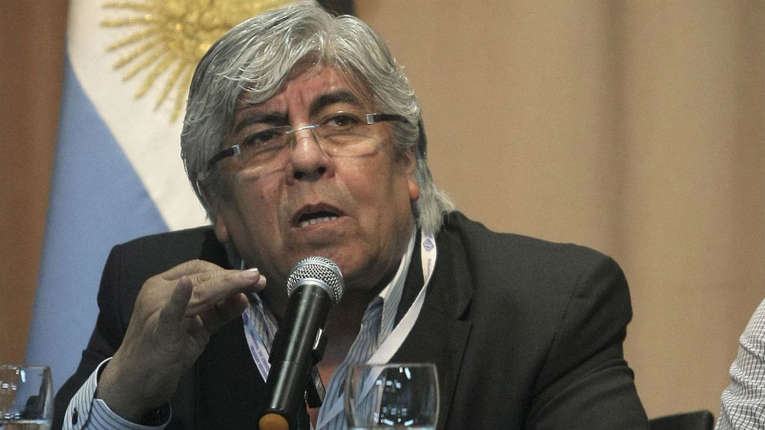 Camioneros amenaza con paro de 24 horas