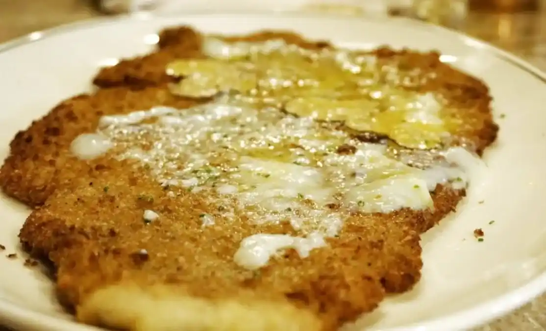 Fue a una carnicería y le dieron gato por liebre: "Esto no son milanesas"