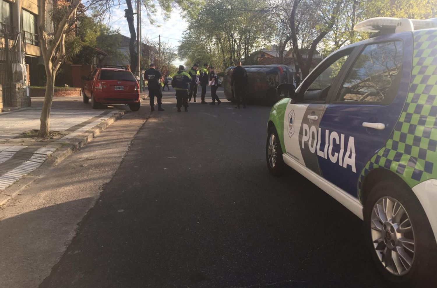Impactante choque y vuelco en el centro de la ciudad