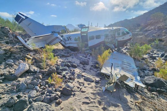 Avión se estrella en región montañosa de México